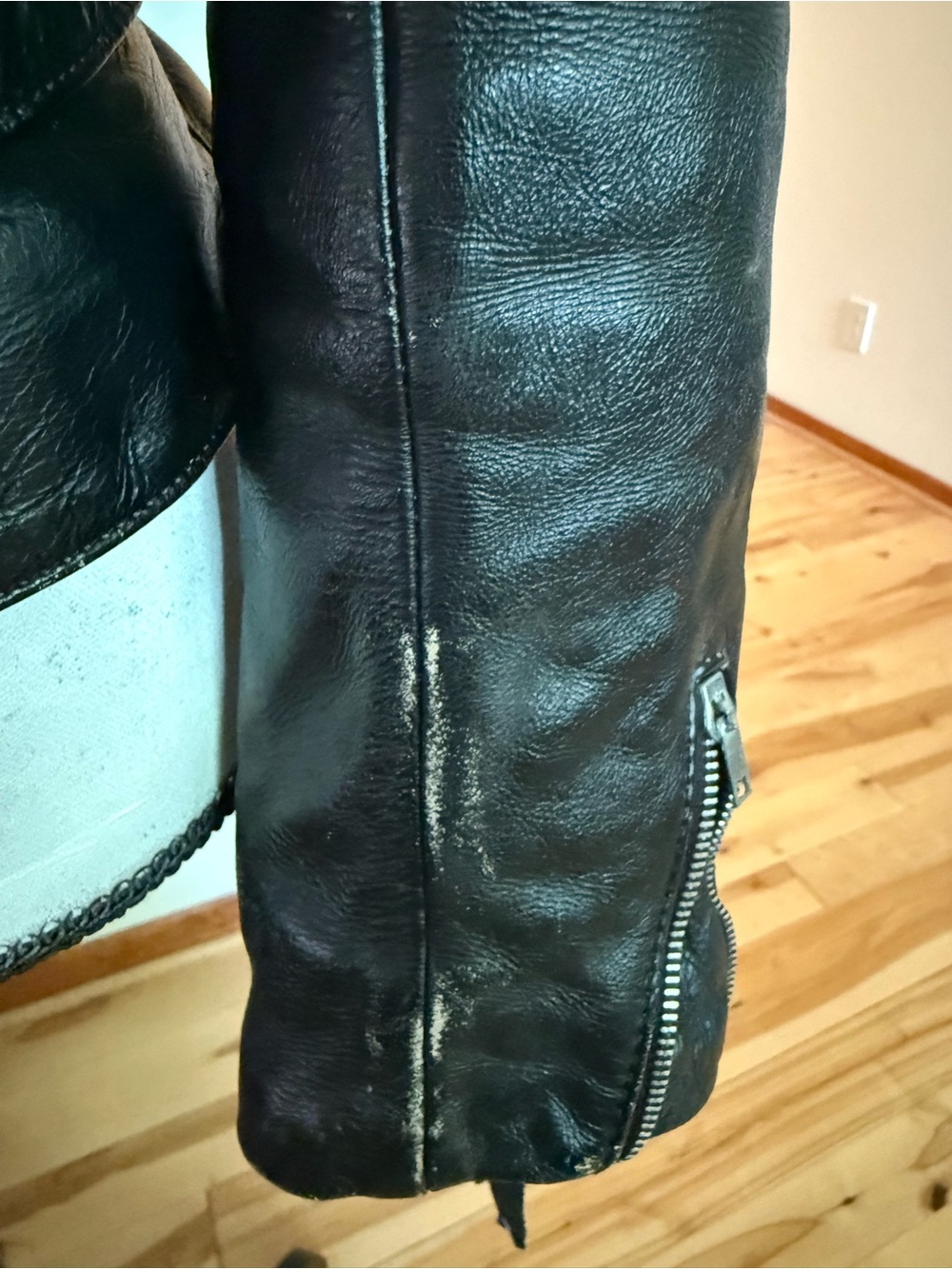 Vintage fringe leather jacket- concert wear- distressed and perfect - Picture 3 of 16